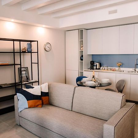 Elegant Beige Apartment - 5 Minutes From The Lake كومو المظهر الخارجي الصورة